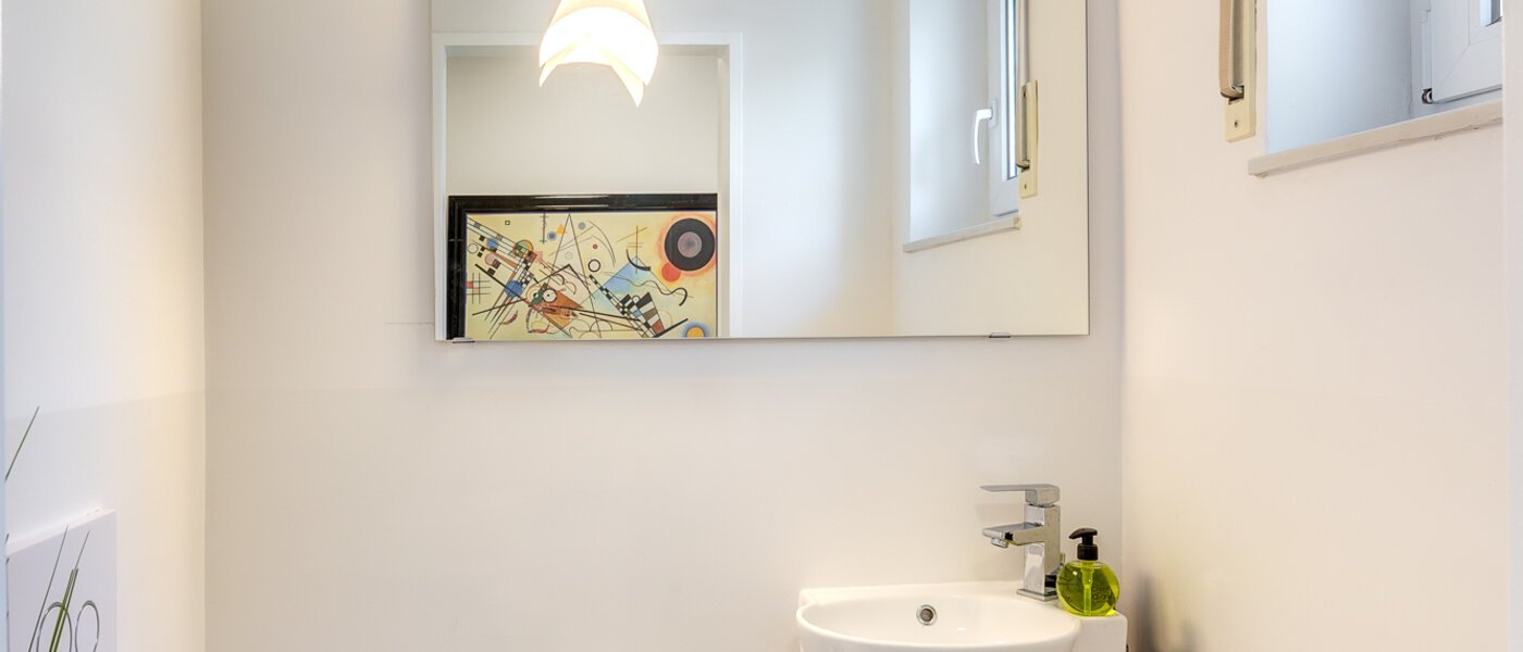 corner townhouse Eichenau 01 guest toilet 13696