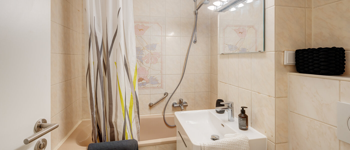 apartment München Allach 01 bathroom 13704