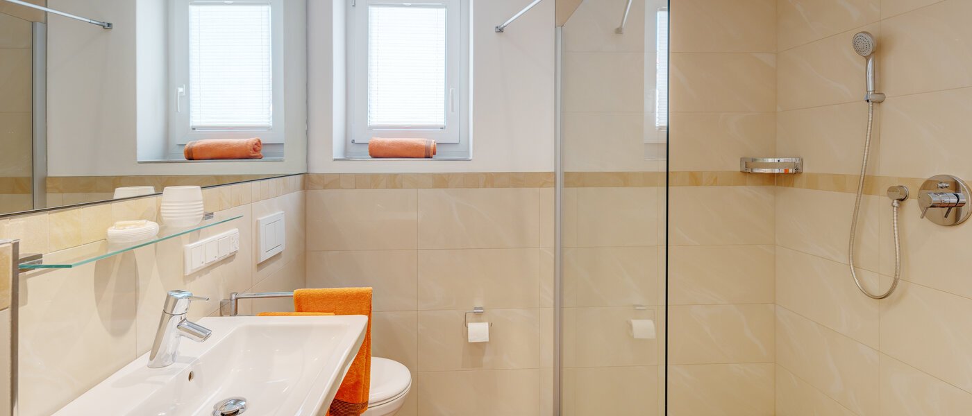 apartment München Hasenbergl 01 bathroom 13712