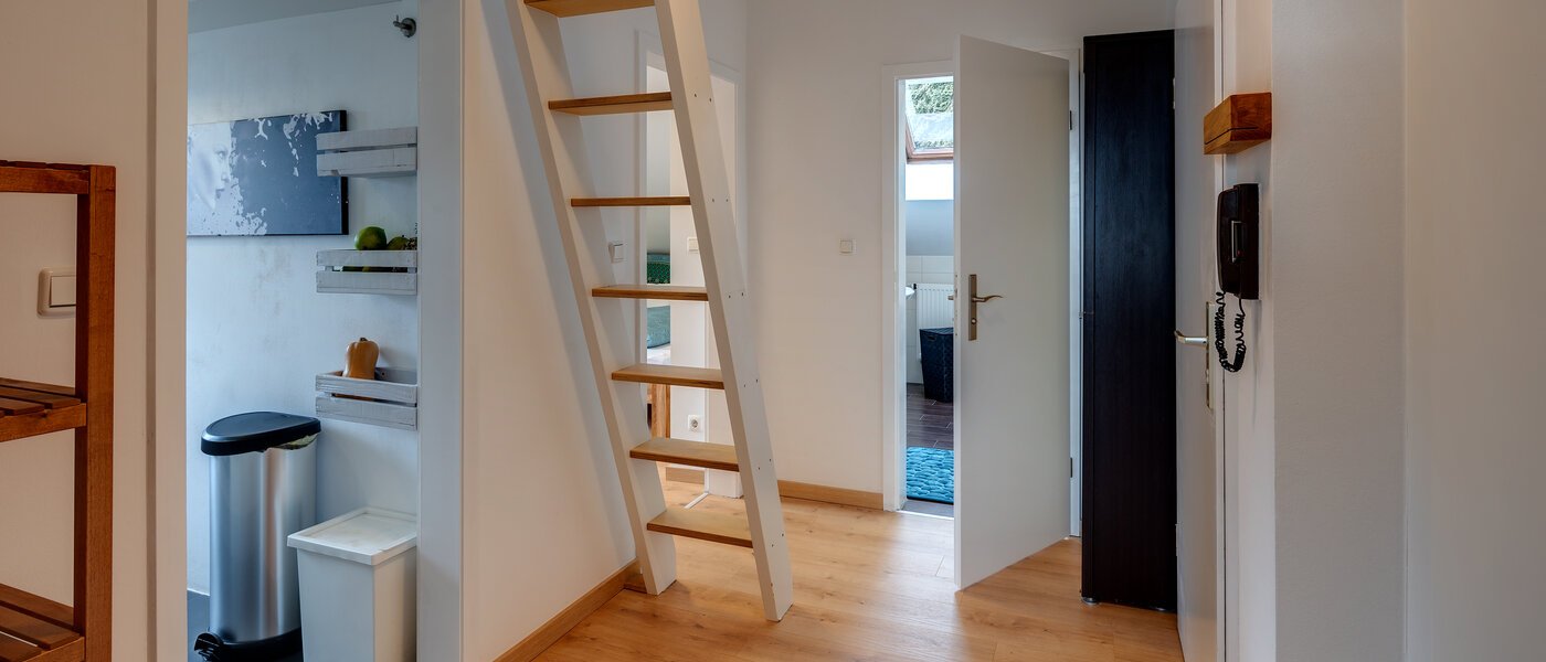 attic apartment Eching 02 hall 13716