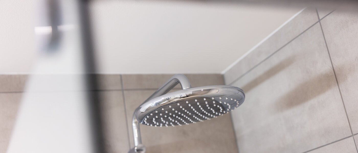 apartment München Arabellapark 04 bathroom 13725