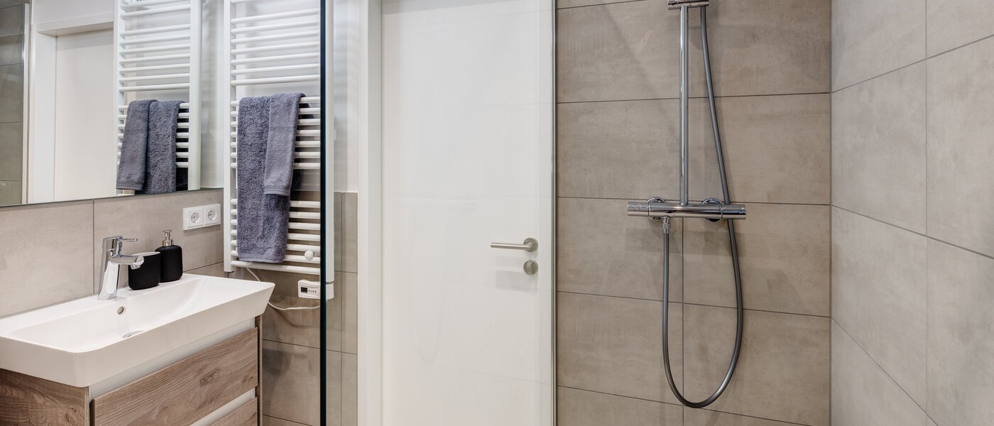 apartment München Arabellapark 05 bathroom 13725