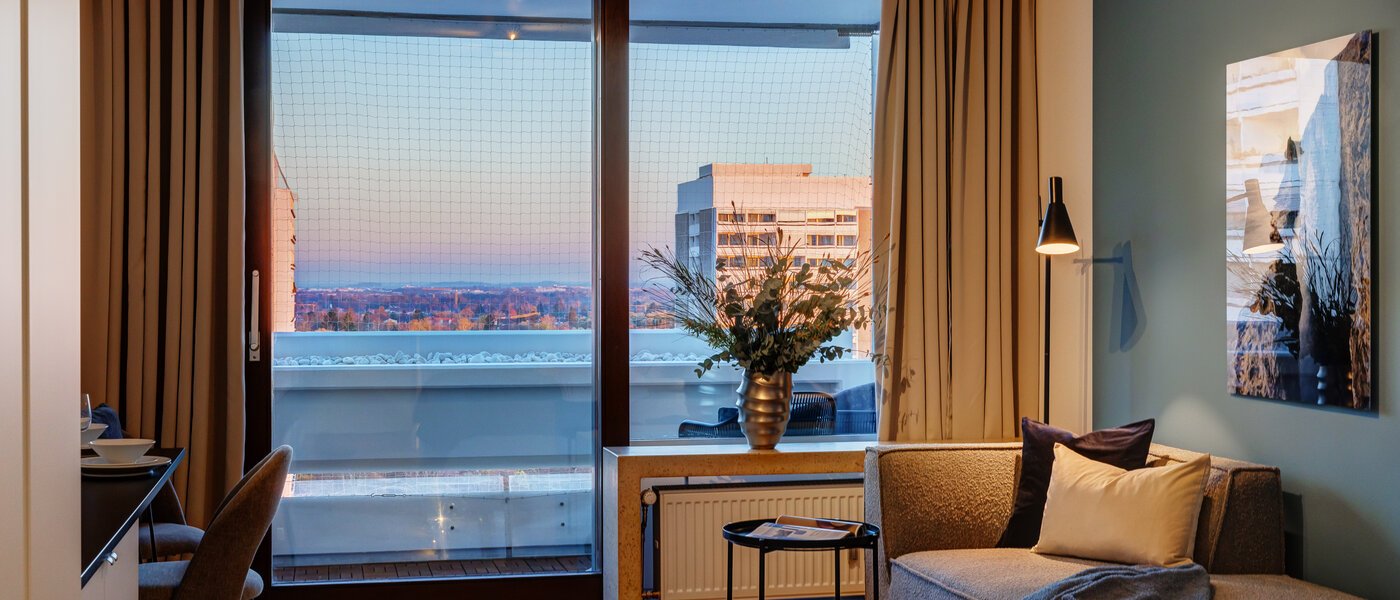 apartment München Arabellapark 03 view 13725