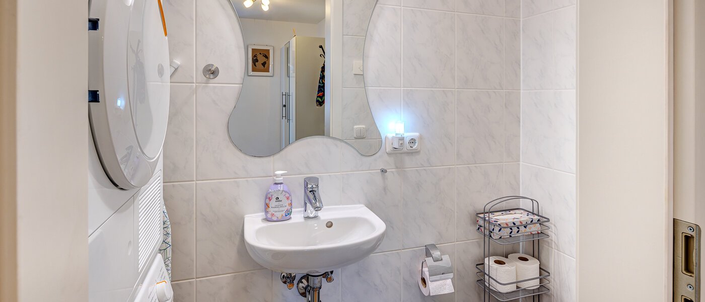 apartment Oberschleißheim 01 guest toilet 13735