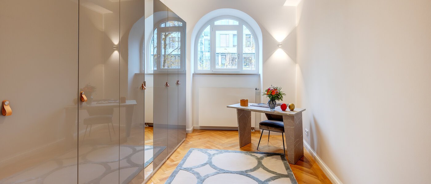 apartment München Schwanthalerhöhe 01 dressing room 13745