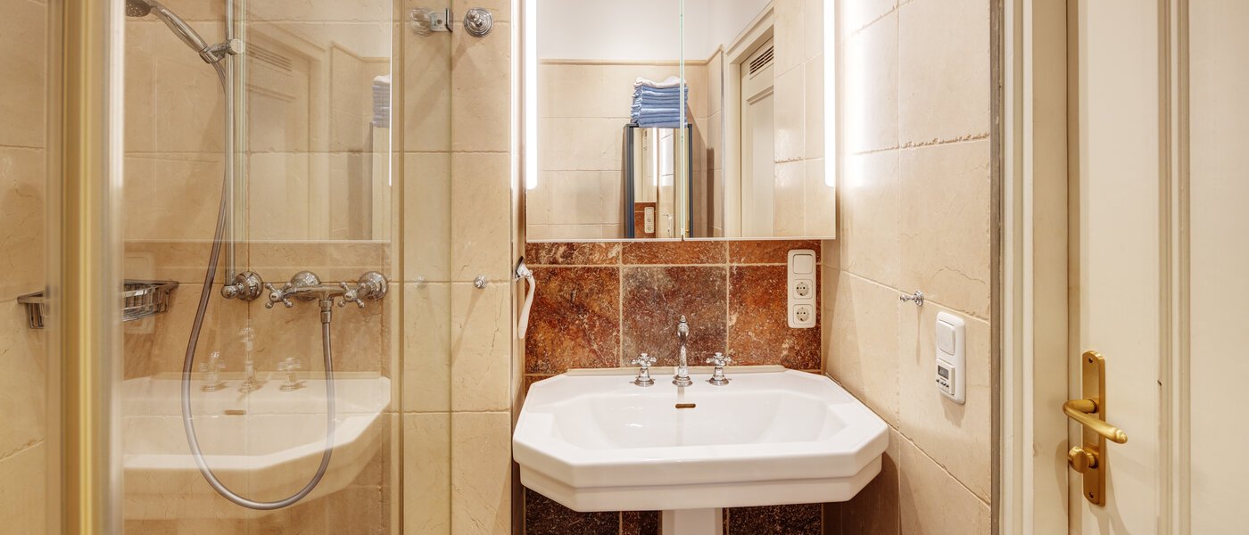 apartment München Maxvorstadt - Rund um den Josephplatz 01 bathroom 13761