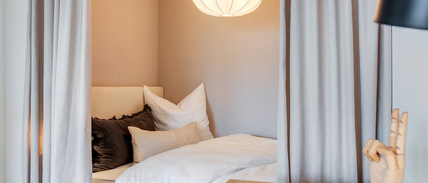 apartment München Neuhausen 01 sleeping area 13806