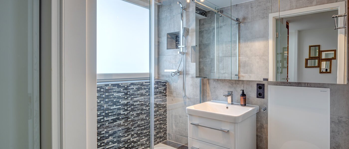 apartment München Moosach 01 bathroom 13811