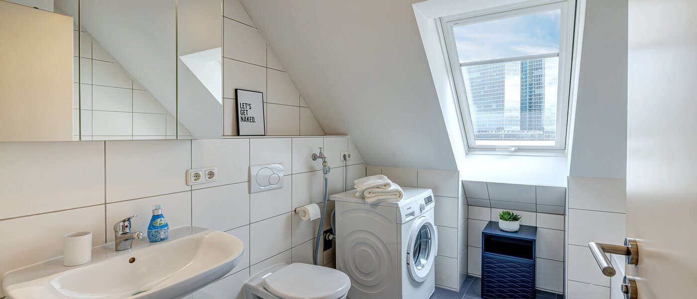 attic apartment München Schwabing (rechts der Leopoldstraße) 01 bathroom 13837