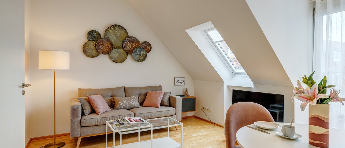 attic apartment München Schwabing (rechts der Leopoldstraße) 02 living room 13837