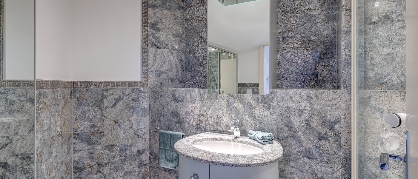 maisonette-gallery apartment München Bogenhausen 02 2. bathroom 13849