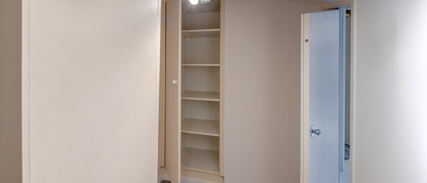 maisonette-gallery apartment München Bogenhausen 01 storage room 13849