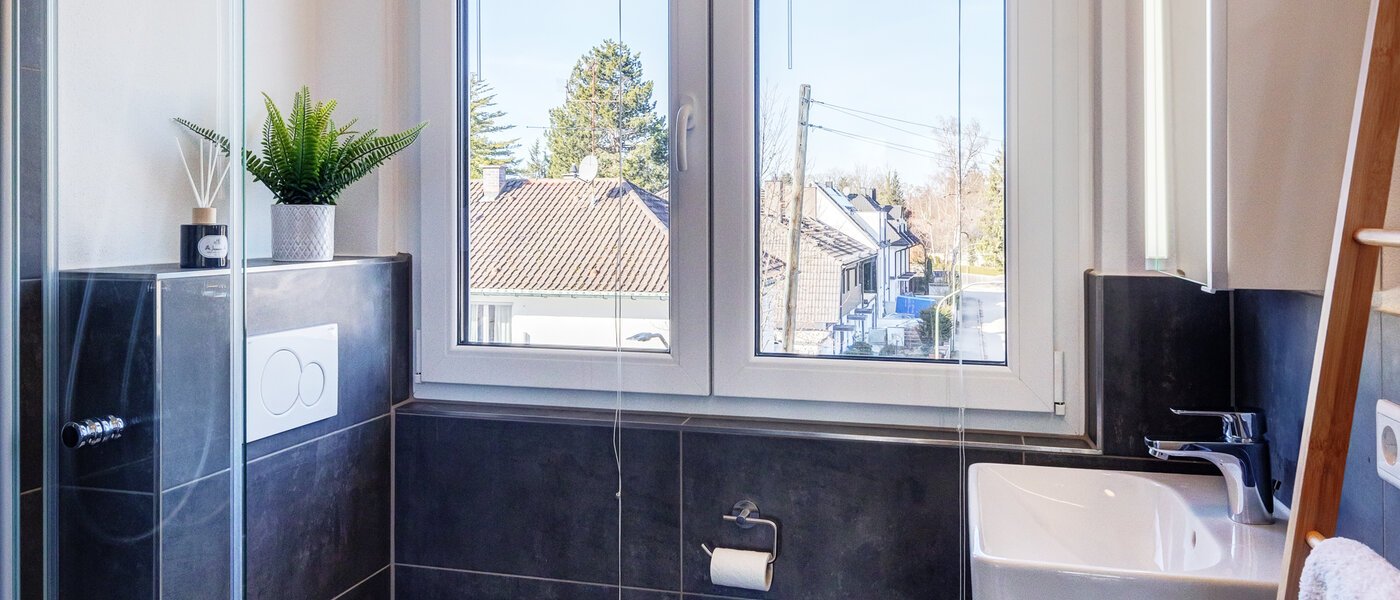 attic apartment München Waldtrudering 01 bathroom 13853