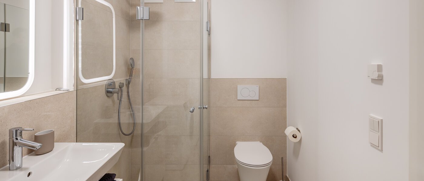 apartment München Neuhausen 02 bathroom 13855