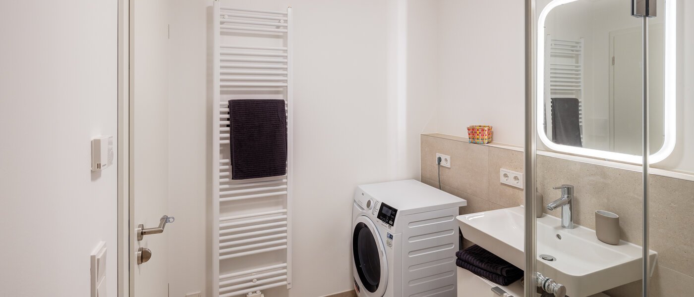 apartment München Neuhausen 03 bathroom 13855