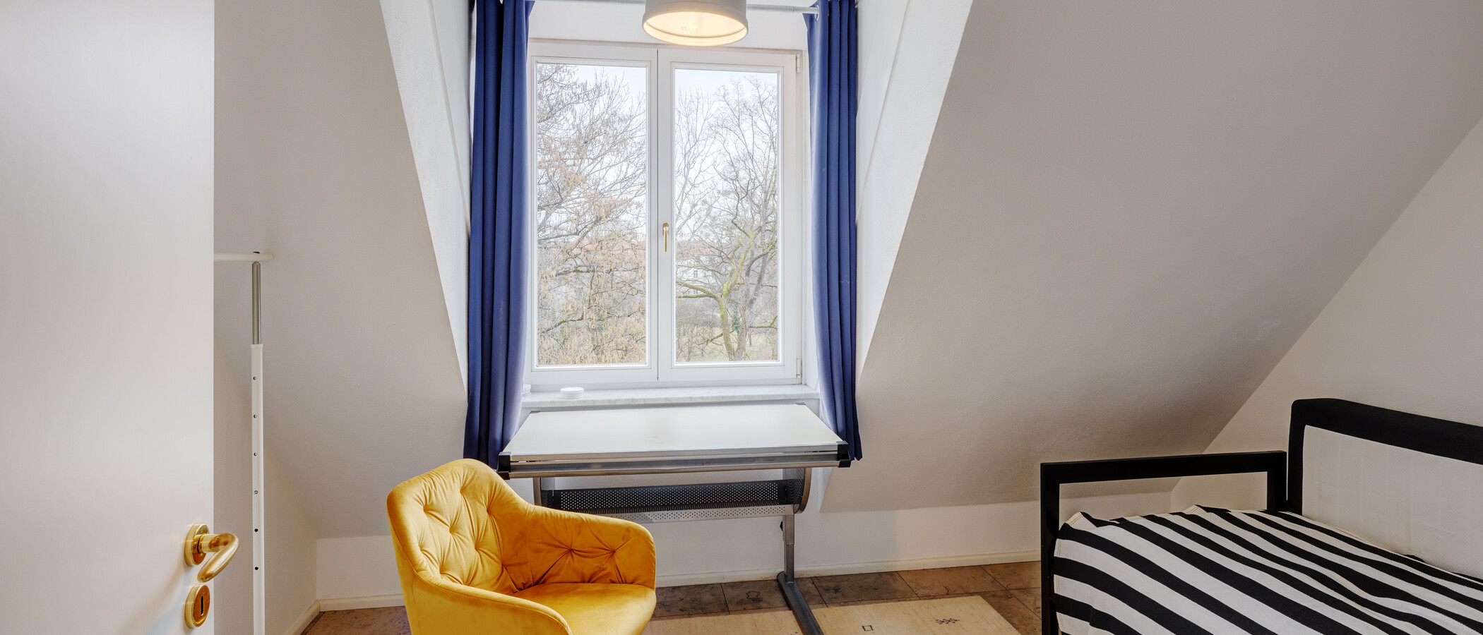 attic apartment München Pasing 01 2. bedroom 13878