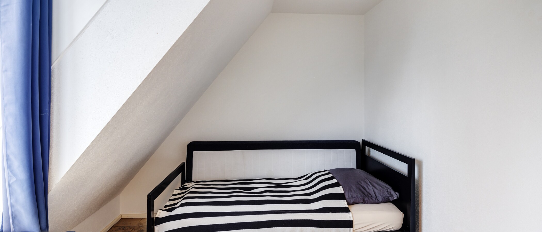 attic apartment München Pasing 02 2. bedroom 13878