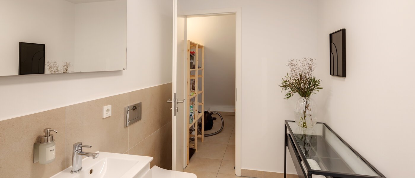 apartment München Haidhausen 02 guest toilet 13881