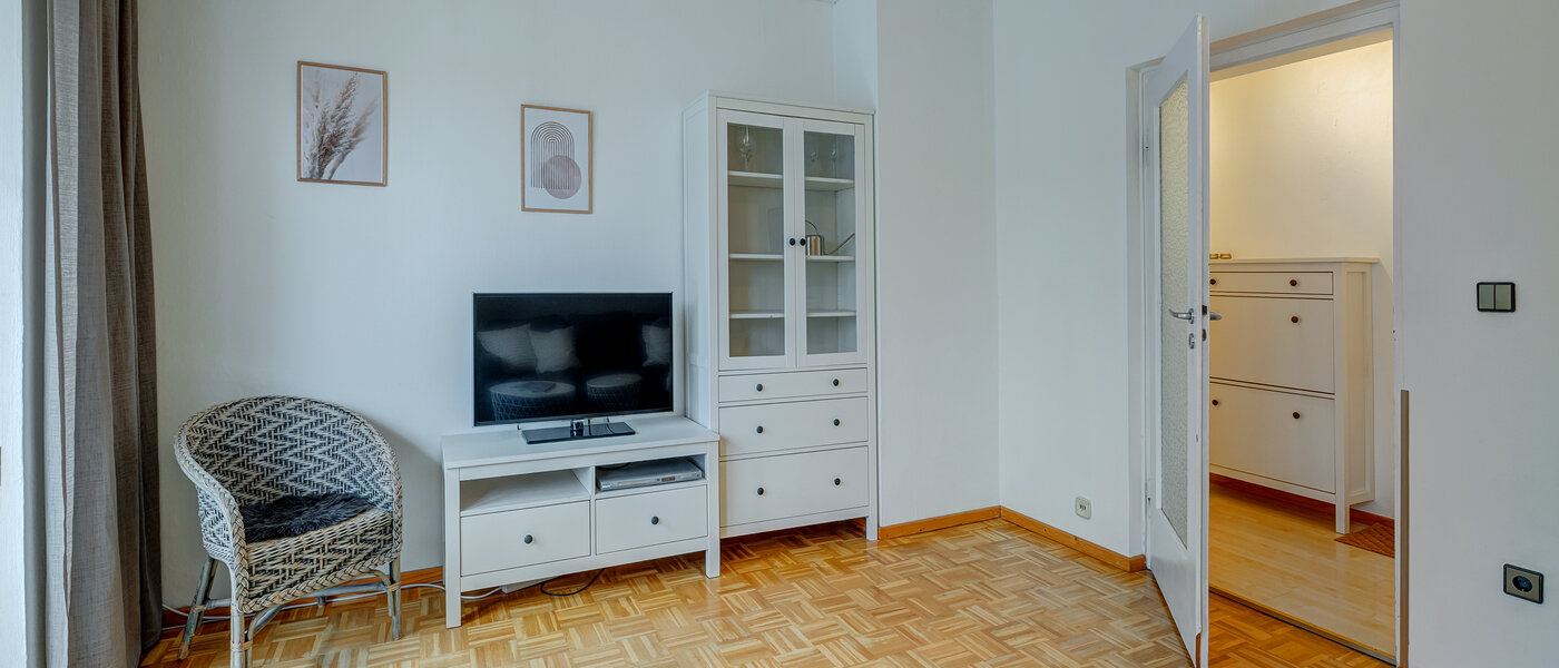 apartment München Berg am Laim 03 living room 13885