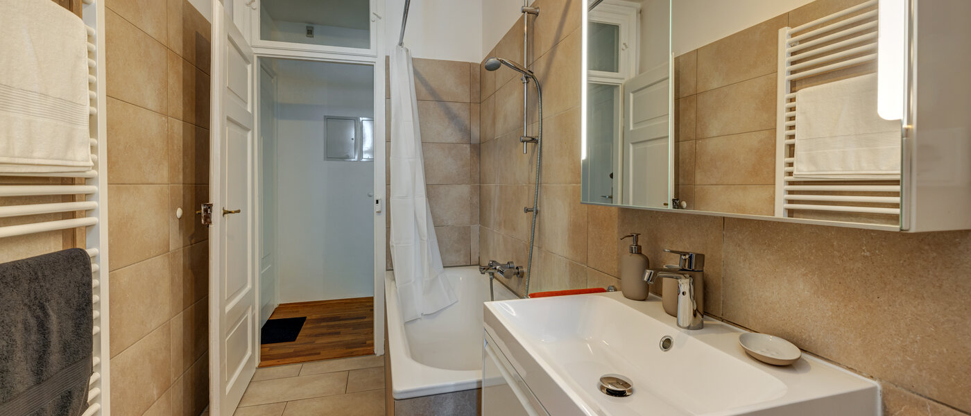 apartment München Glockenbachviertel 03 bathroom 13888