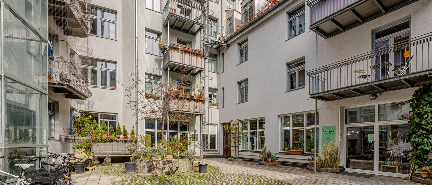apartment München Glockenbachviertel 01 inner courtyard  13888