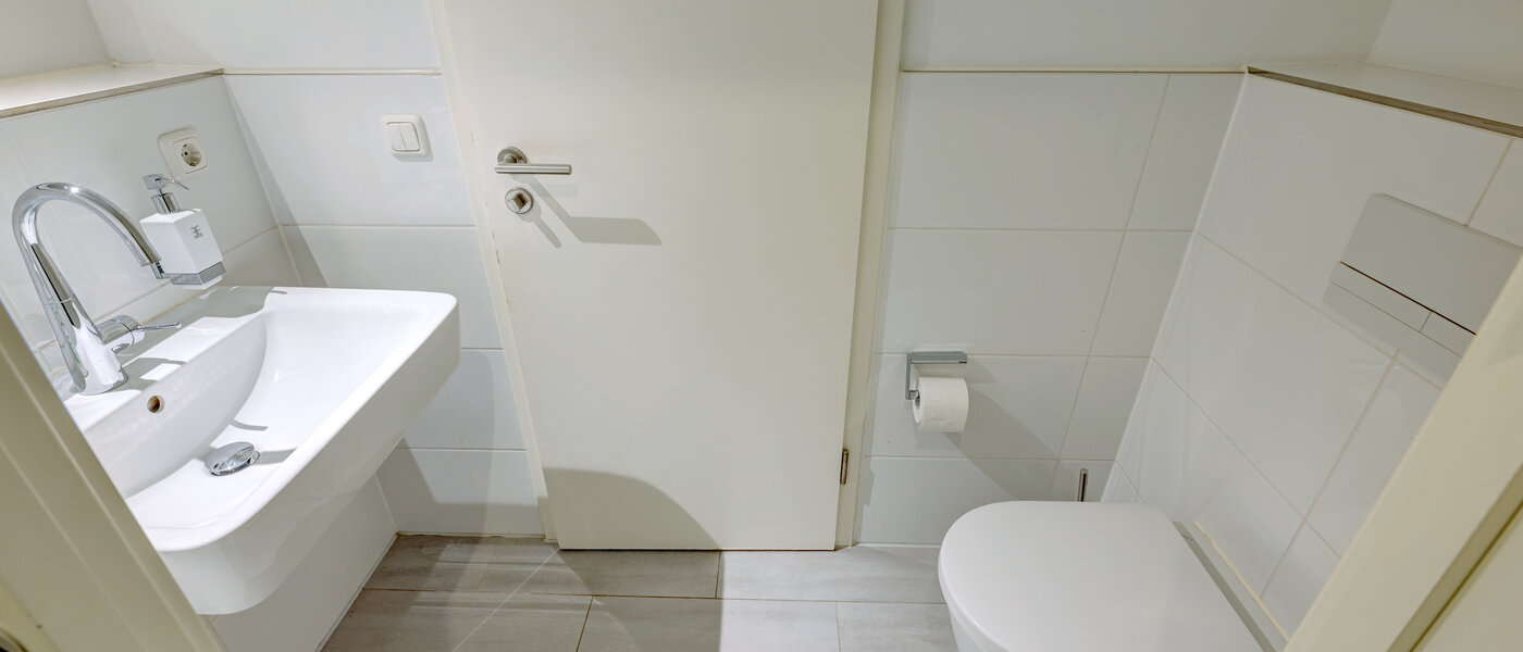 attic apartment München Ludwigsvorstadt 03 2. bathroom 13896