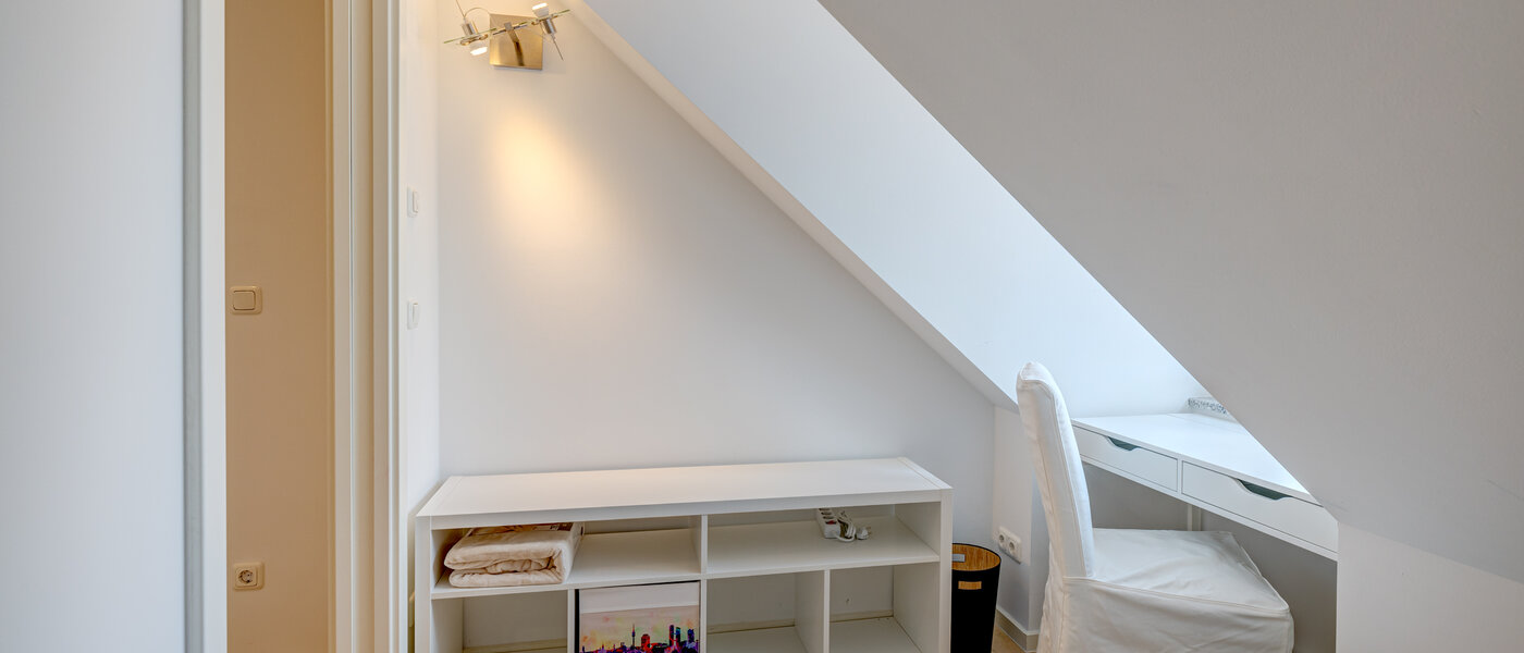 attic apartment München Ludwigsvorstadt 02 2. bedroom 13896