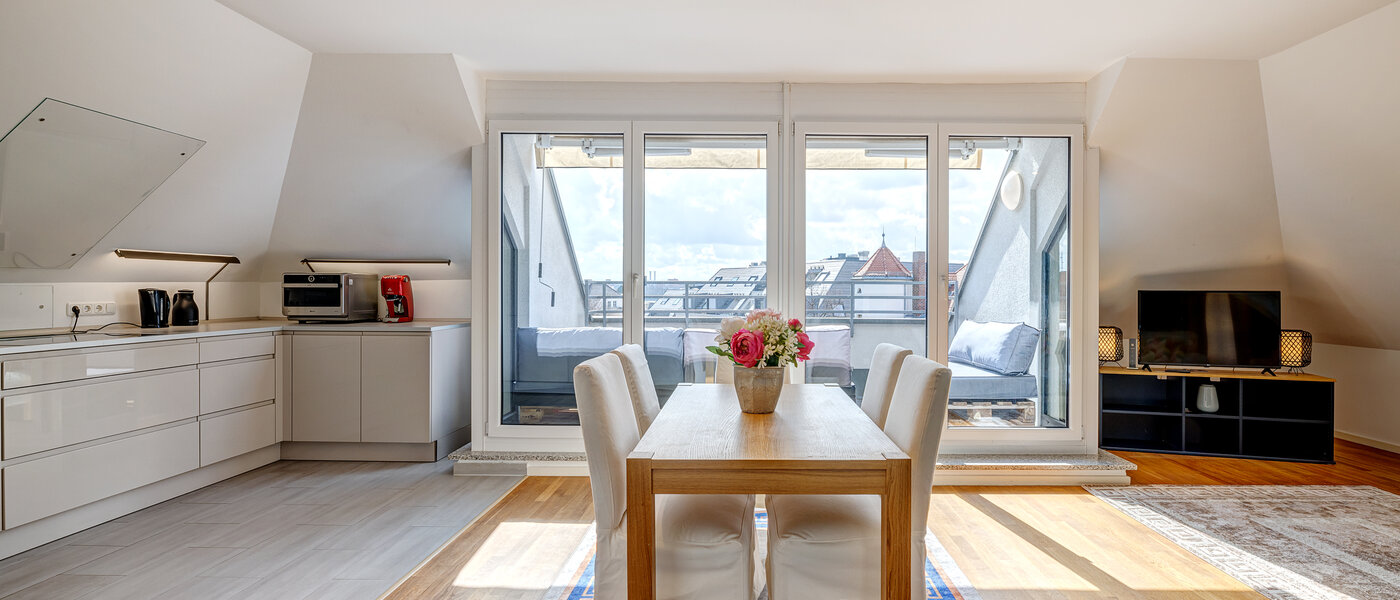attic apartment München Ludwigsvorstadt 02 living area 13896