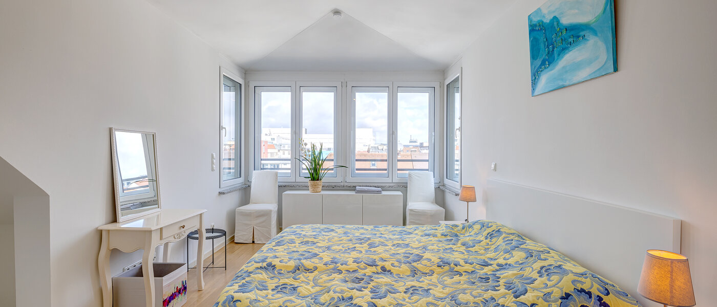 attic apartment München Ludwigsvorstadt 01 1. bedroom 13896