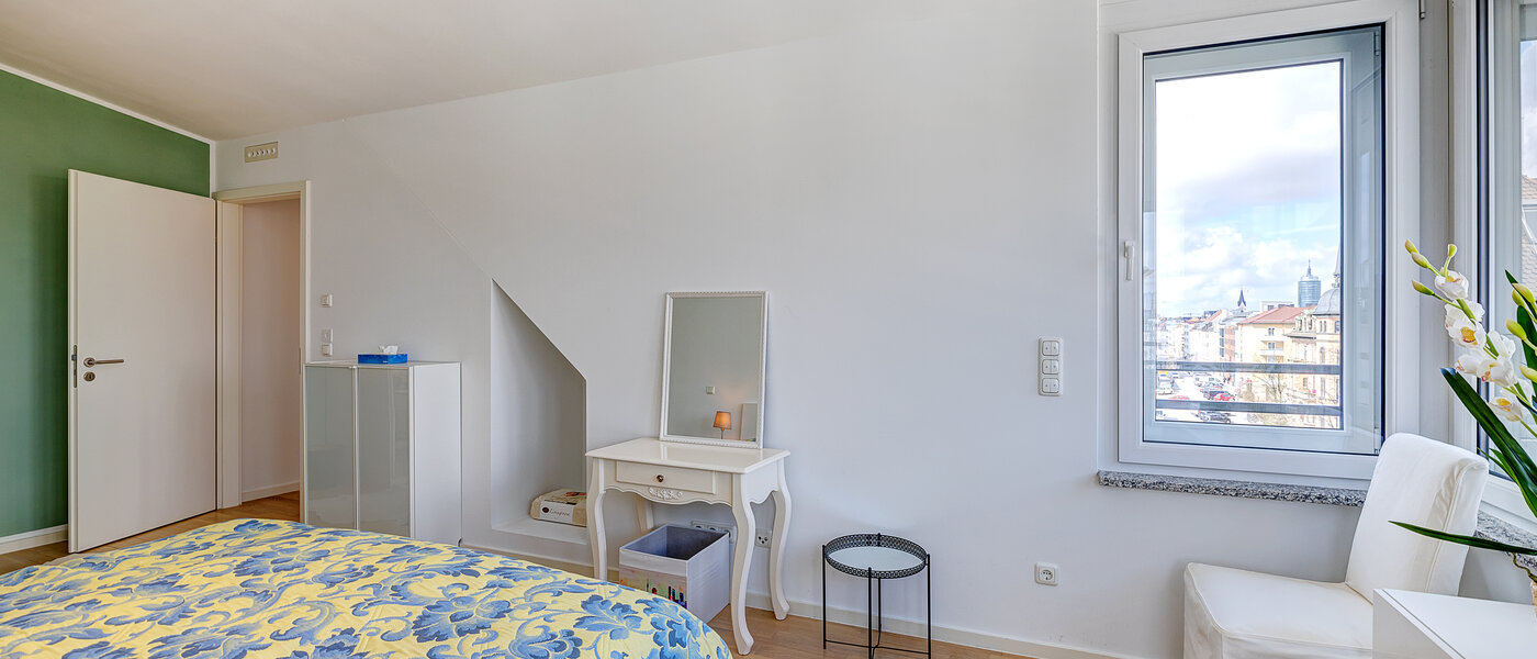 attic apartment München Ludwigsvorstadt 03 1. bedroom 13896