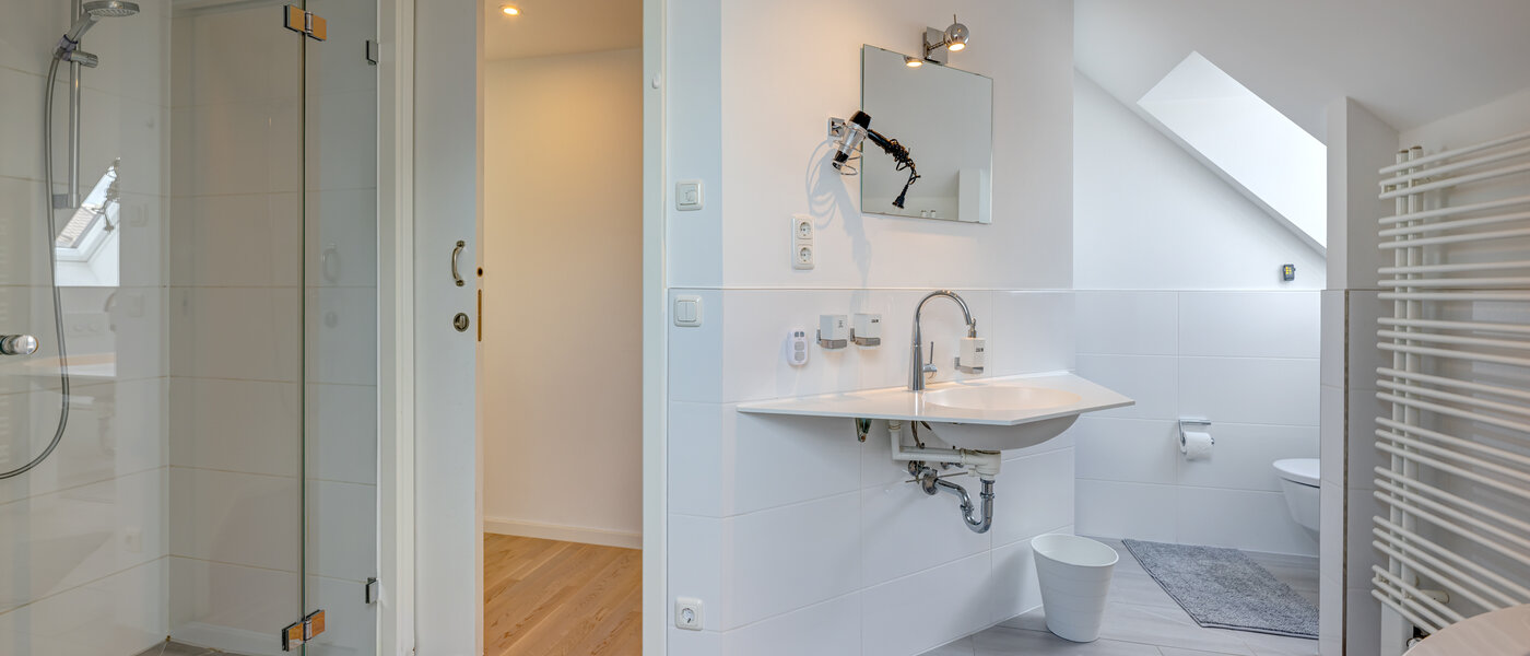 attic apartment München Ludwigsvorstadt 03 1. bathroom 13896