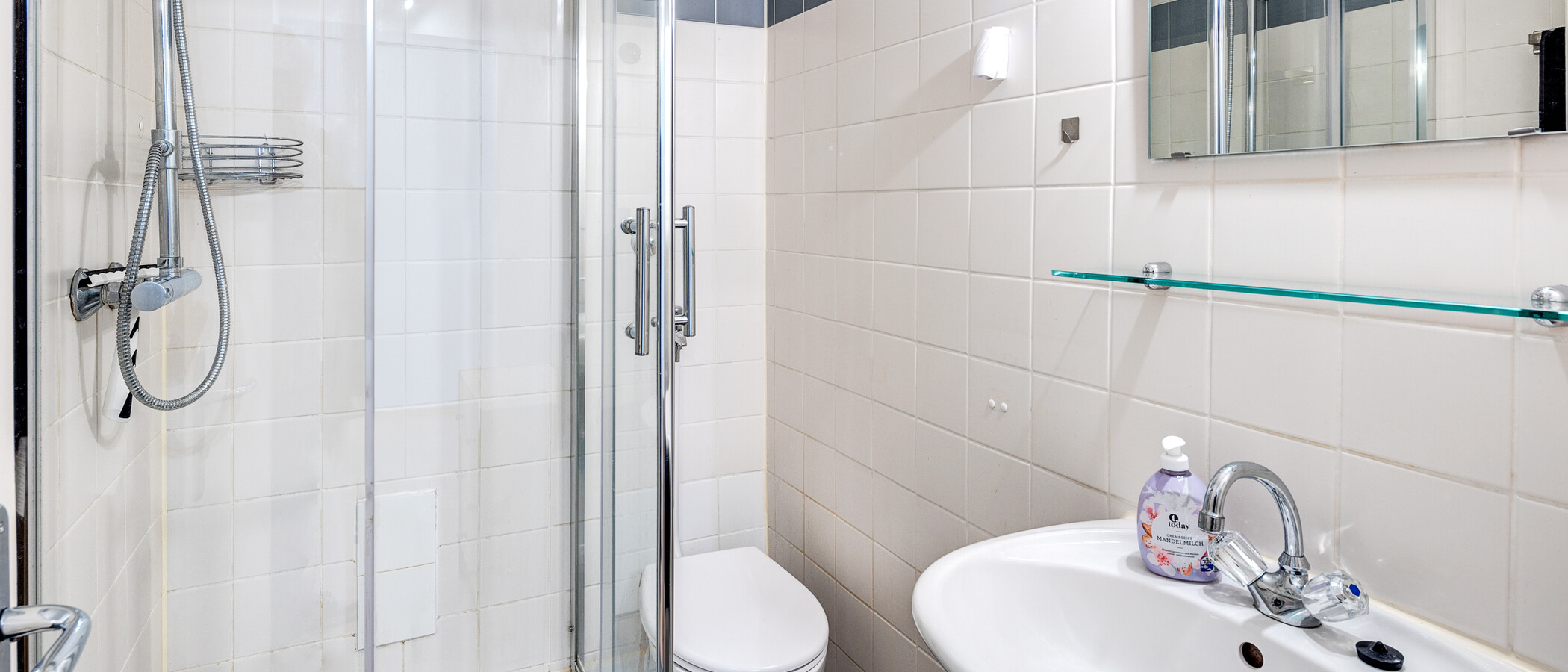 apartment München Schwabing-West 01 bathroom 13917