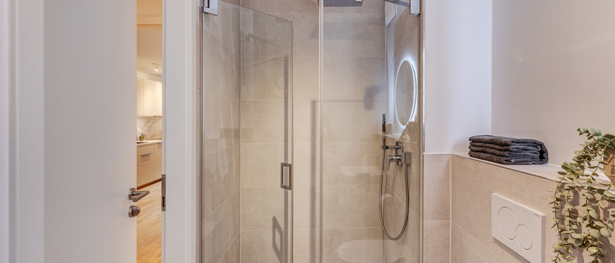 apartment München Neuhausen 01 2. bathroom 13994