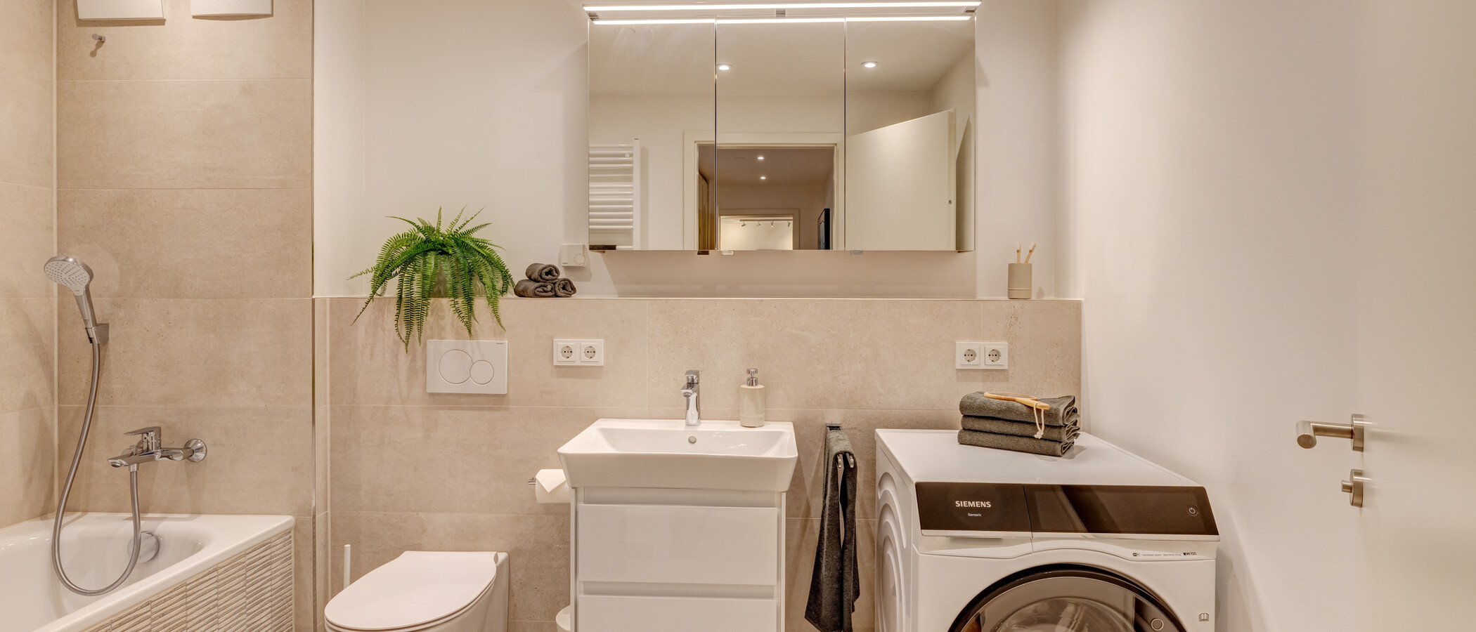 apartment München Neuhausen 01 1. bathroom 13994