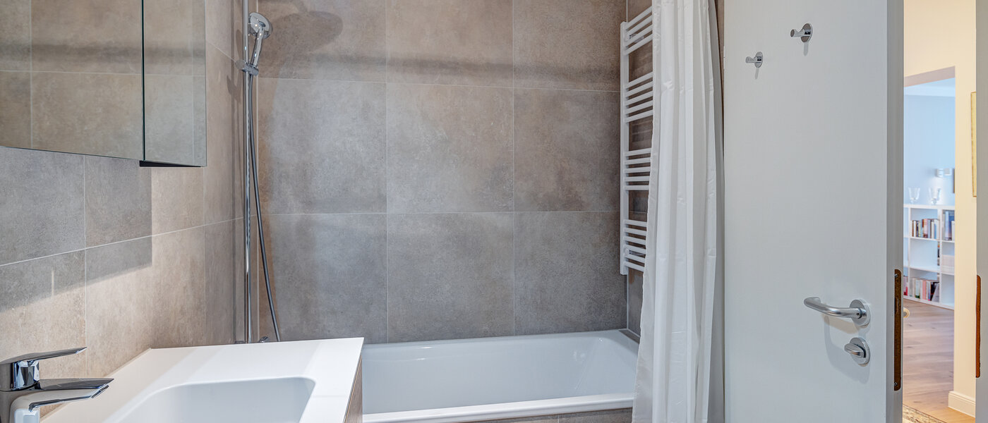 apartment München Bogenhausen 02 bathroom 13999