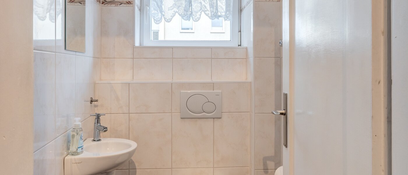 apartment München Laim 01 guest toilet 14013