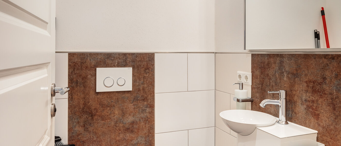 maisonette München Lehel 01 guest toilet 14018