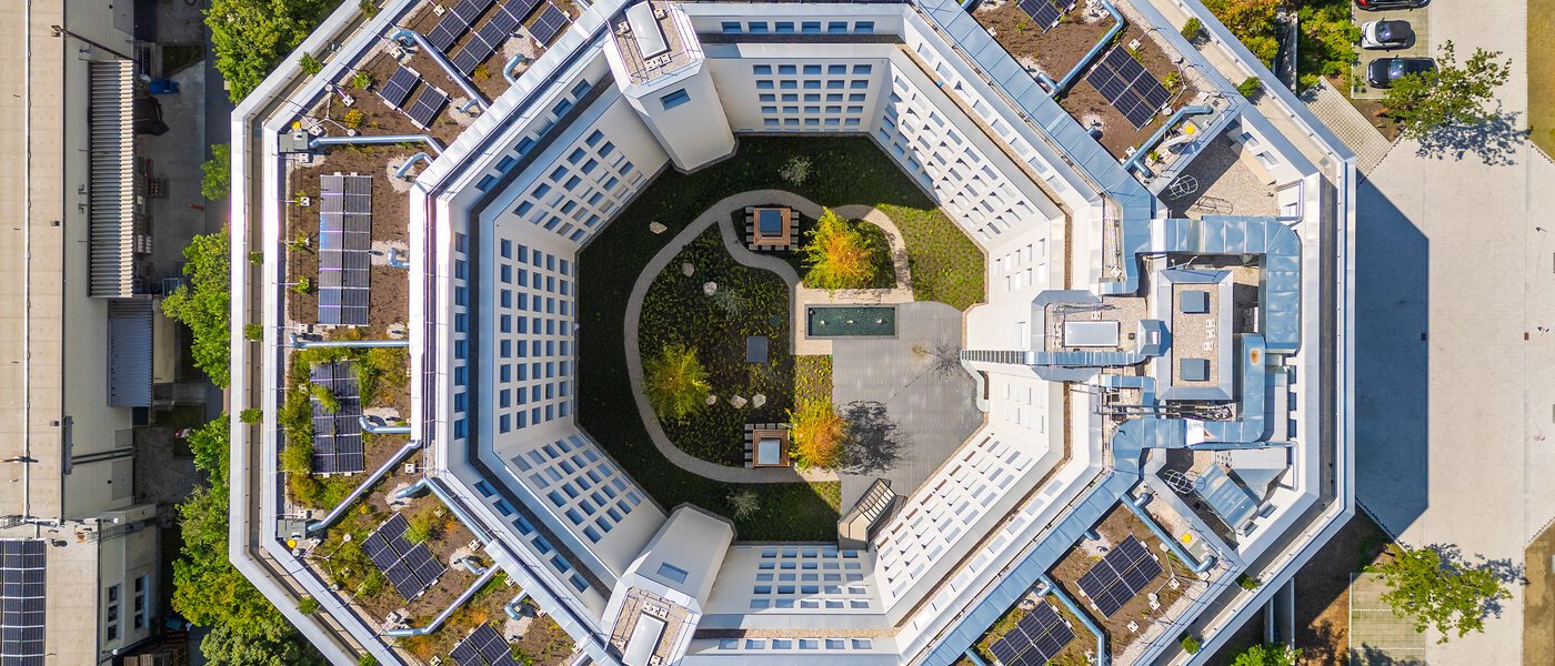 studio Unterföhring 02 inner courtyard  14033
