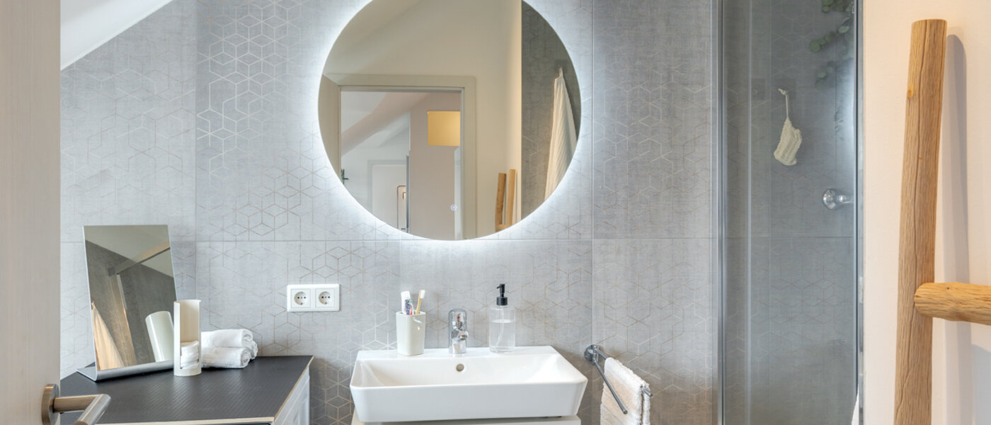 attic apartment München Sendling 02 bathroom 14059