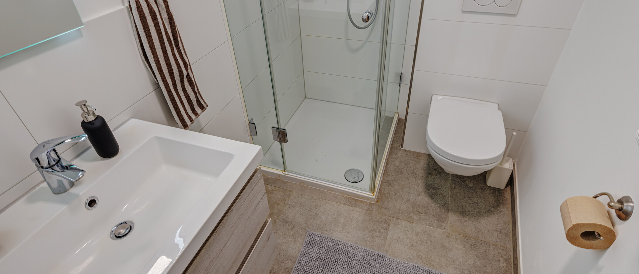 studio München Schwabing 02 bathroom 14061