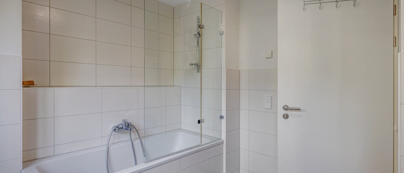 apartment with garden 	 München Thalkirchen 02 bathroom 14062