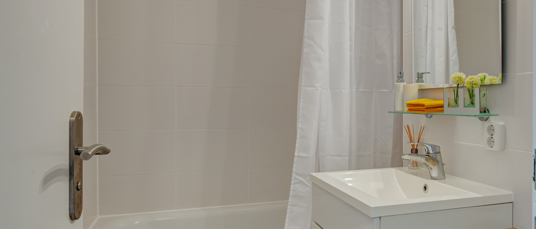 apartment München Schwabing (rechts der Leopoldstraße) 01 bathroom 14071