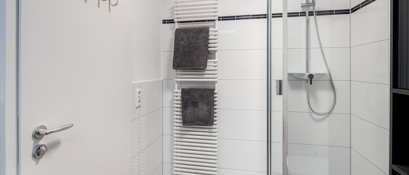 apartment München Neuhausen 03 bathroom 14083