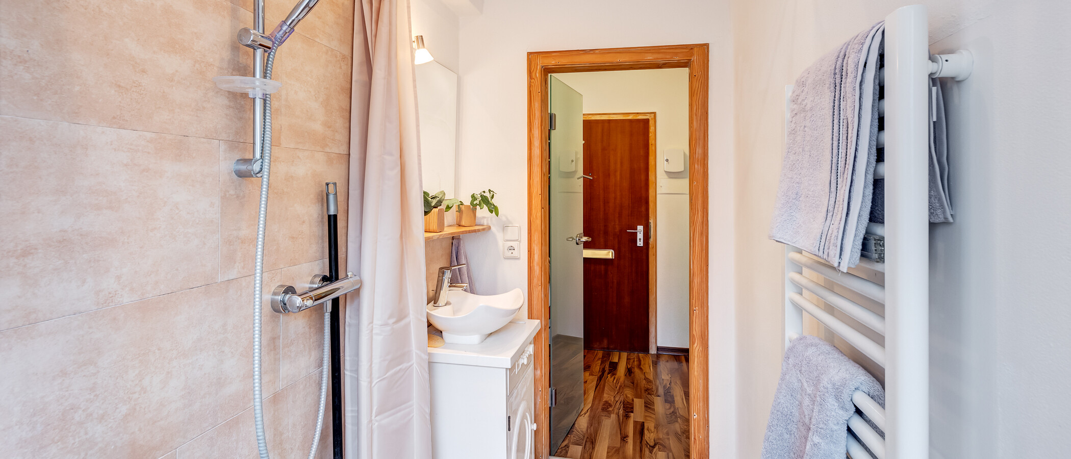 apartment München Schwabing-West 02 bathroom 14098