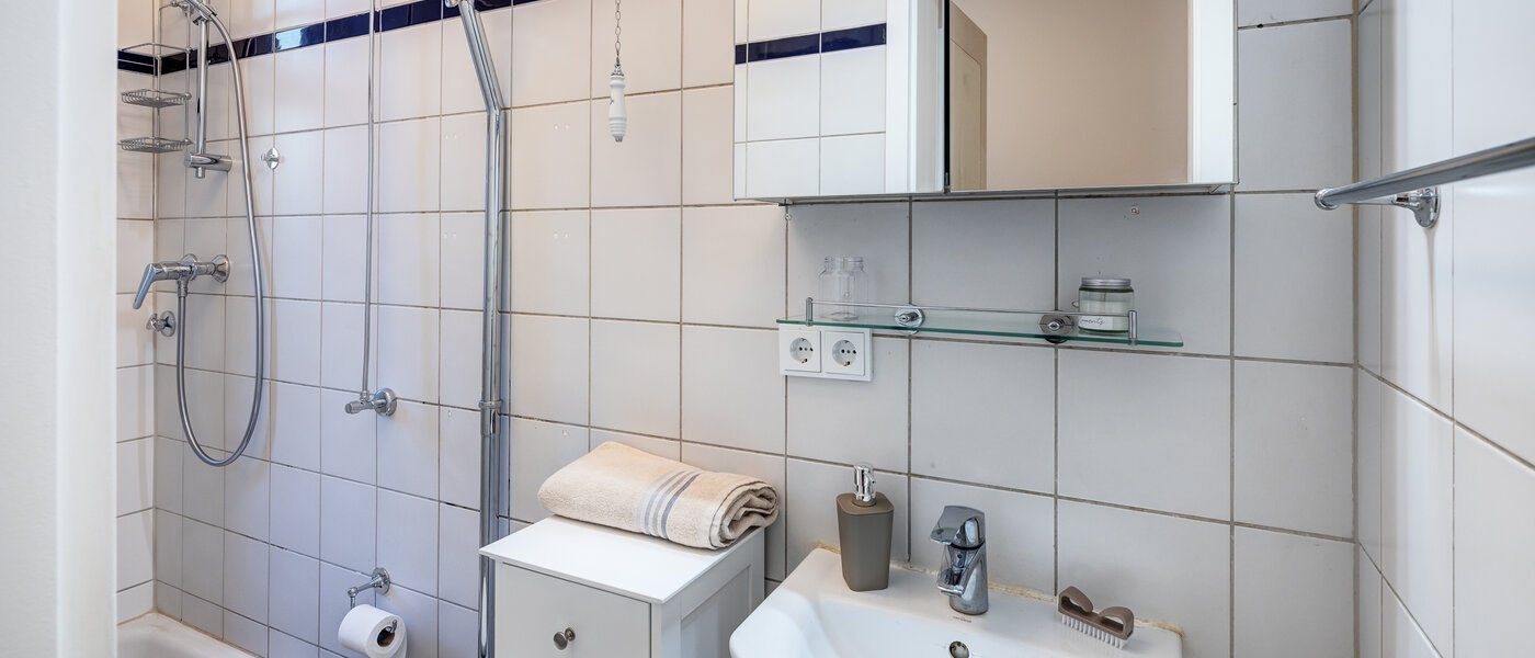 studio München Neuhausen 01 bathroom 14110