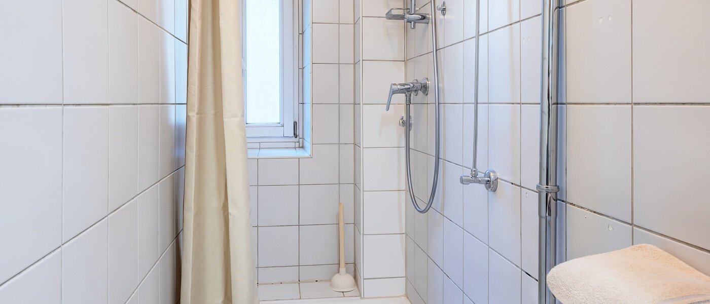 studio München Neuhausen 03 bathroom 14110