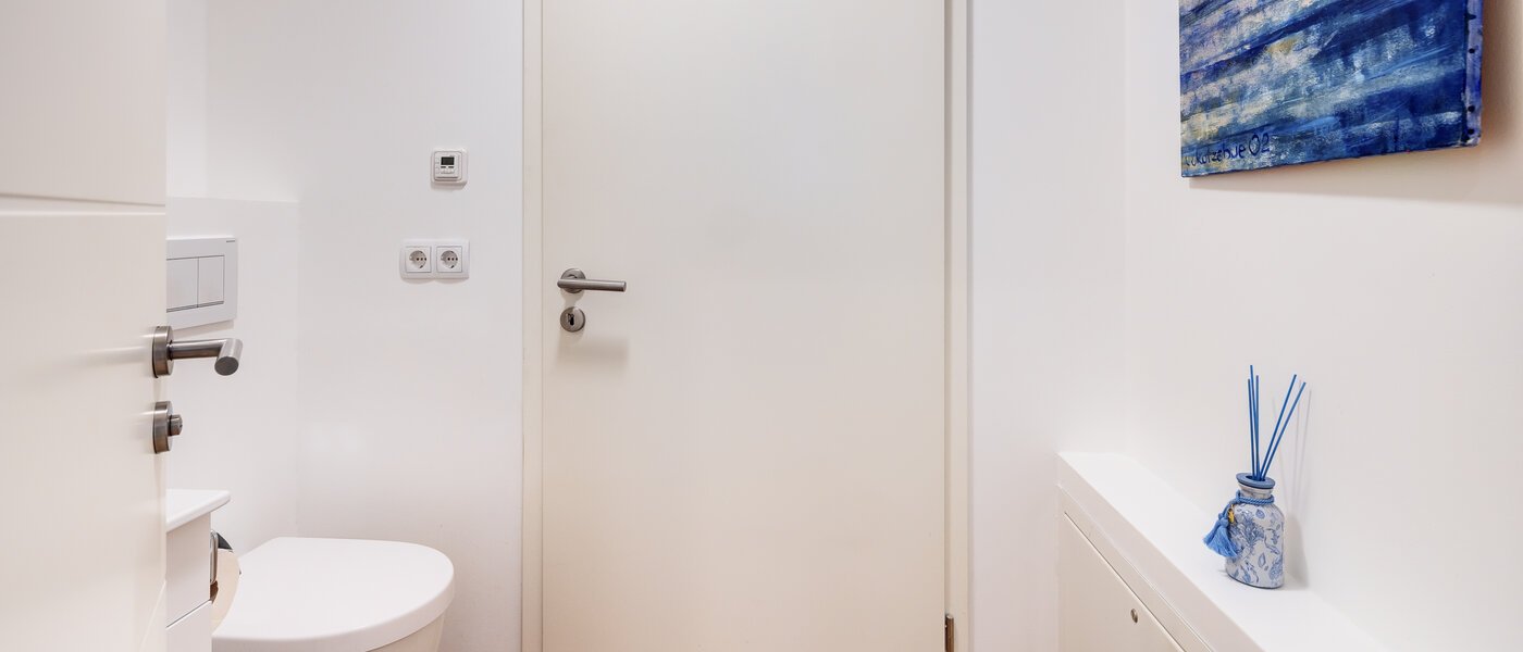 maisonette München Solln 02 separate toilet 14111