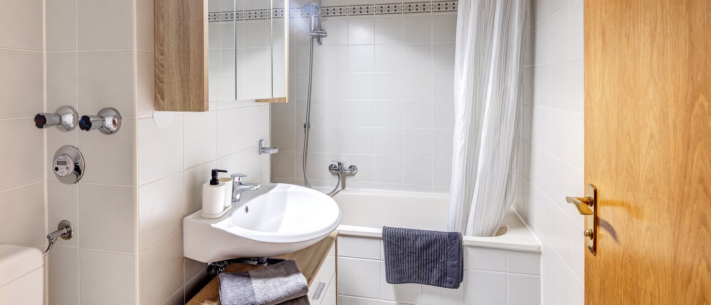 apartment Unterhaching 01 bathroom 14113