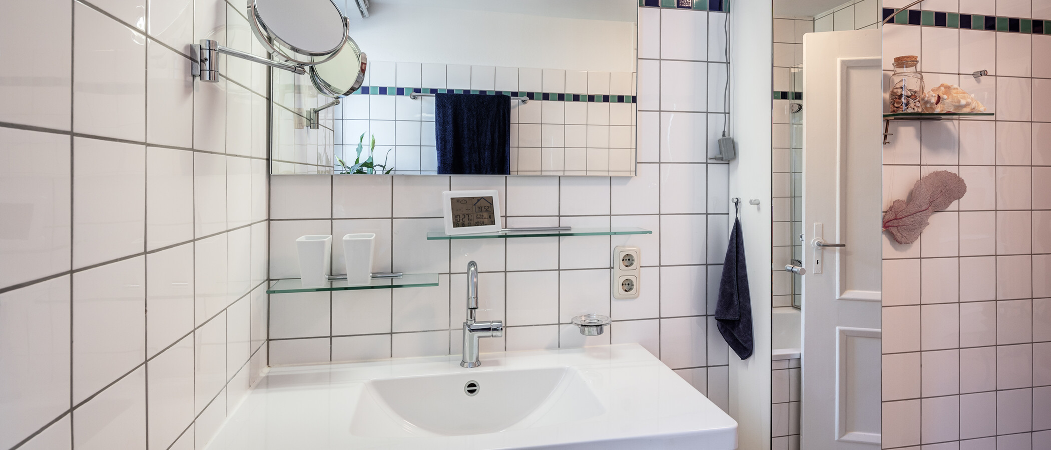 attic apartment München Neuhausen 02 bathroom 14119