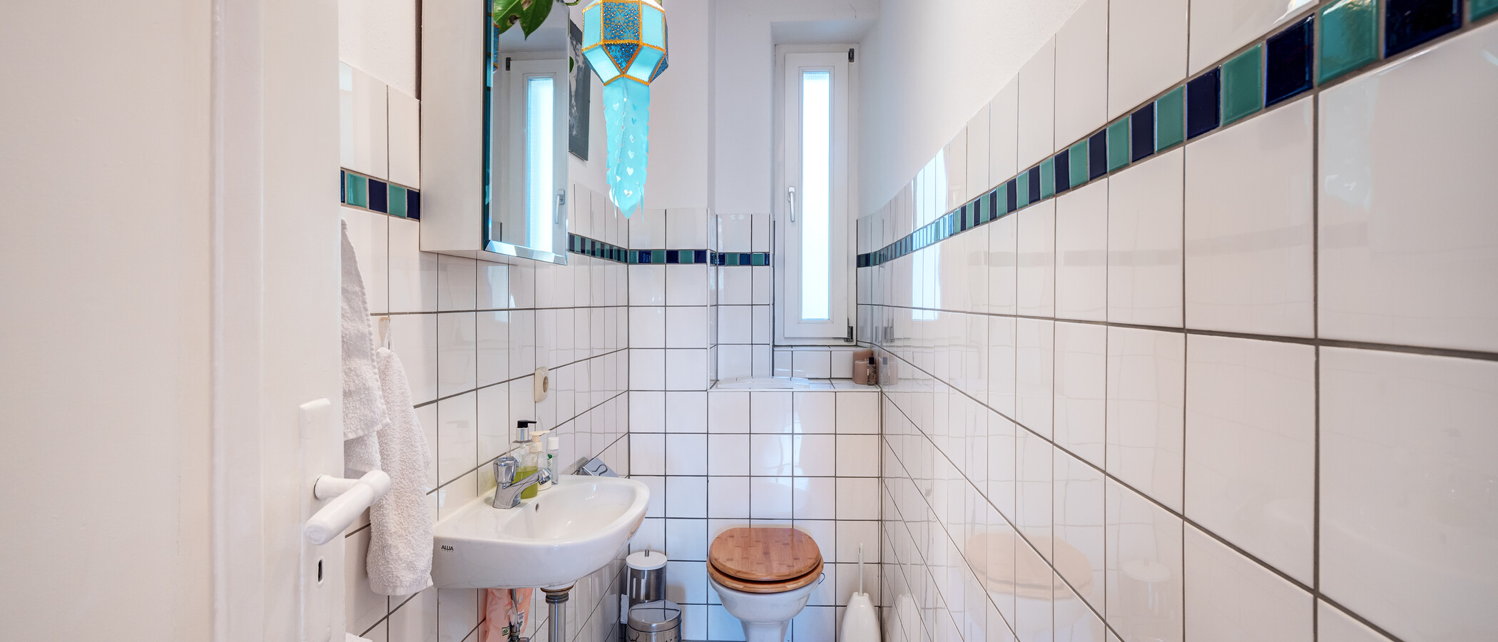 attic apartment München Neuhausen 01 separate toilet 14119